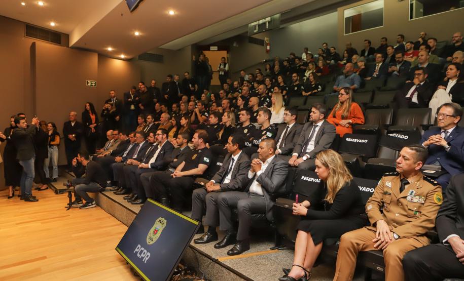 Governador comemora avanços na segurança pública em entrega de homenagens da Polícia Civil