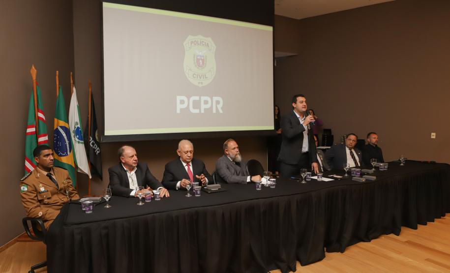Governador comemora avanços na segurança pública em entrega de homenagens da Polícia Civil