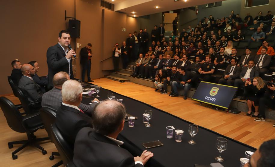 Governador comemora avanços na segurança pública em entrega de homenagens da Polícia Civil