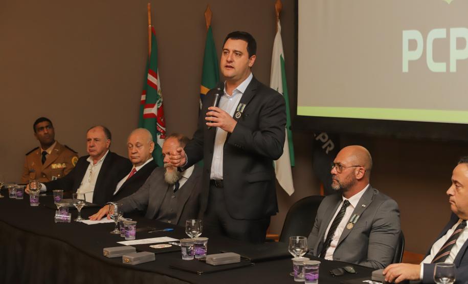 Governador comemora avanços na segurança pública em entrega de homenagens da Polícia Civil