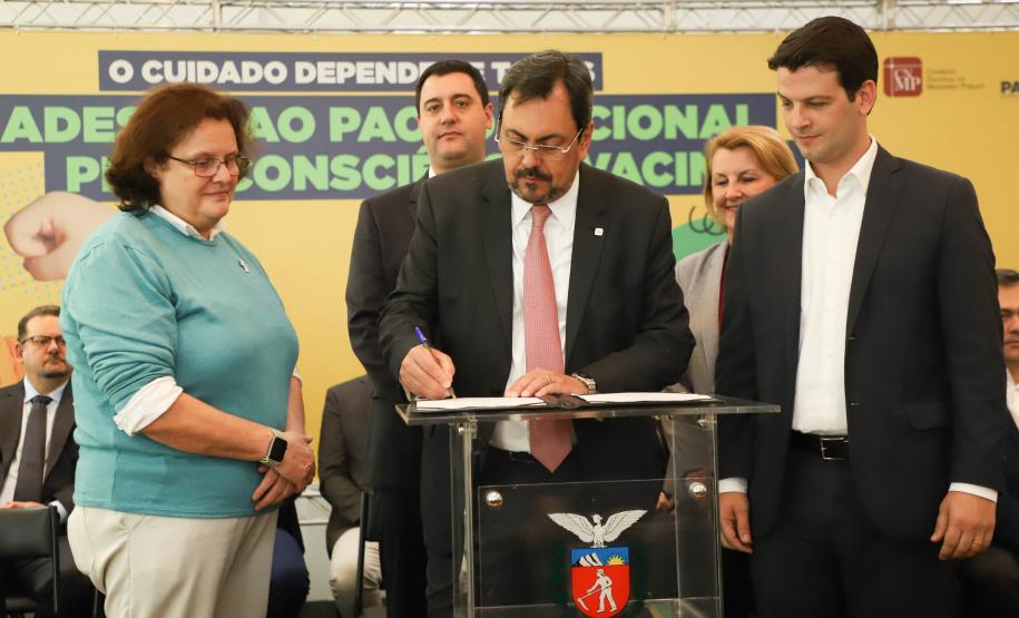 Paraná é o 1º estado a unir todos os Poderes no Pacto Nacional pela Consciência Vacinal
