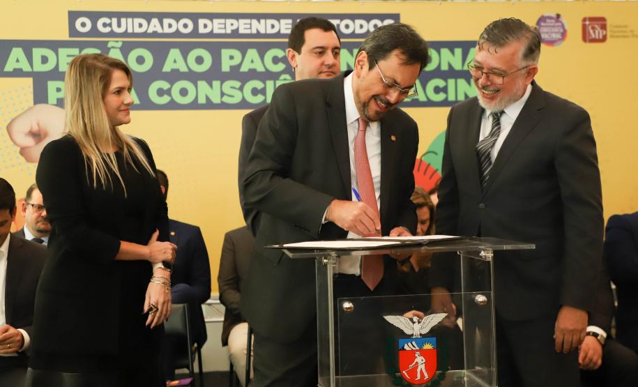 Paraná é o 1º estado a unir todos os Poderes no Pacto Nacional pela Consciência Vacinal