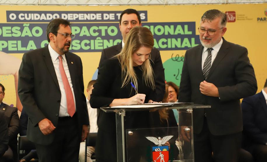 Paraná é o 1º estado a unir todos os Poderes no Pacto Nacional pela Consciência Vacinal