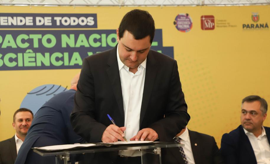 Paraná é o 1º estado a unir todos os Poderes no Pacto Nacional pela Consciência Vacinal