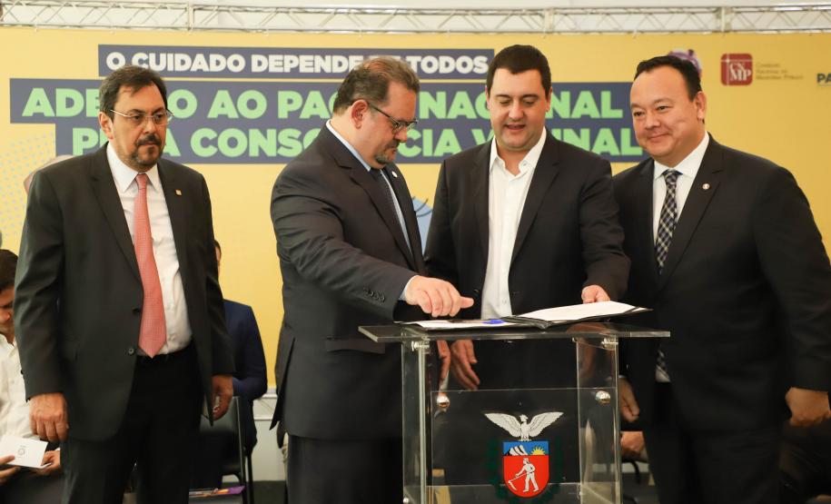 Paraná é o 1º estado a unir todos os Poderes no Pacto Nacional pela Consciência Vacinal