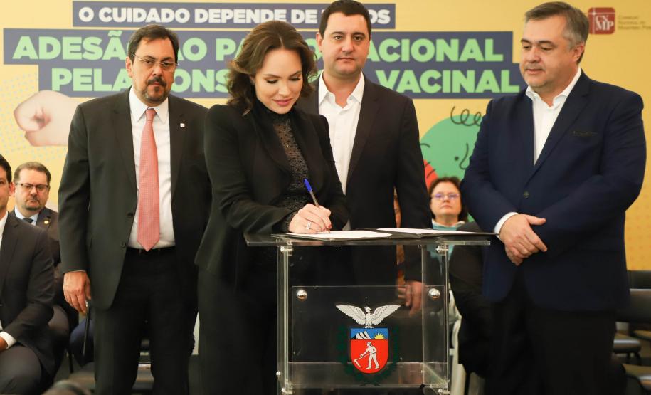 Paraná é o 1º estado a unir todos os Poderes no Pacto Nacional pela Consciência Vacinal