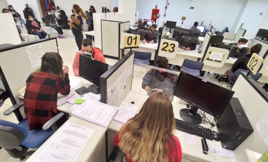 Agências do Trabalhador: semana começa com 13,4 mil vagas abertas no Paraná