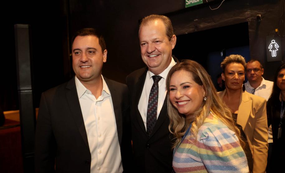 Ratinho Junior anuncia novos cursos e entrega ônibus para as universidades estaduais