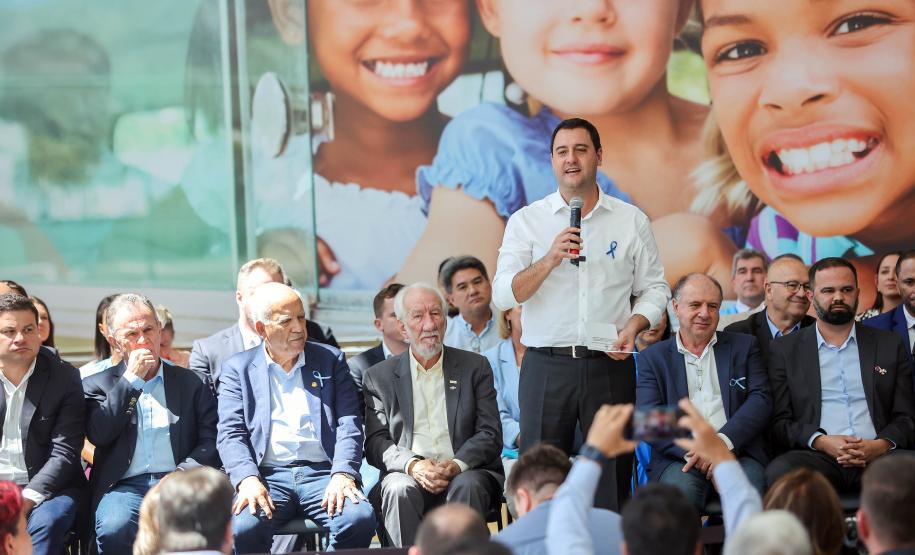 Governador entrega mais 173 ônibus escolares para a rede pública do Paraná