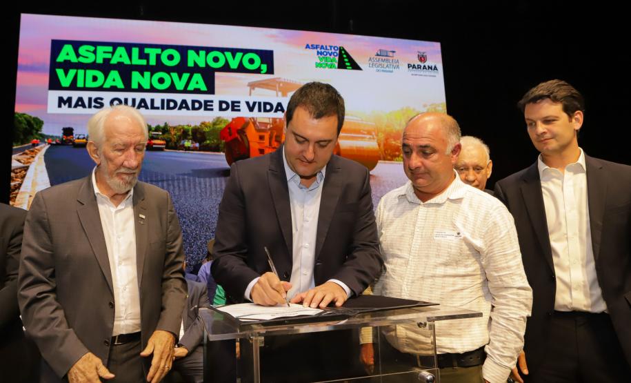 Governador lança programa para levar pavimentação a municípios com até 7 mil habitantes