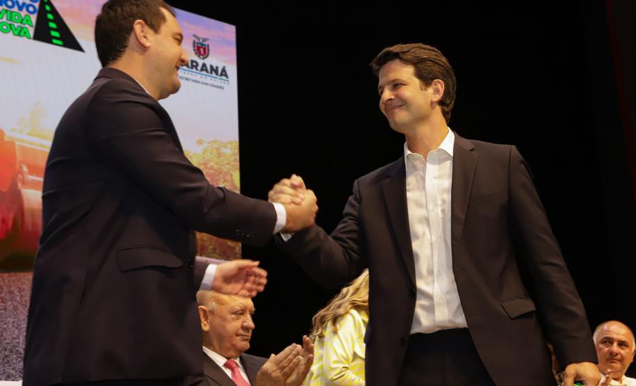 Governador lança programa para levar pavimentação a municípios com até 7 mil habitantes