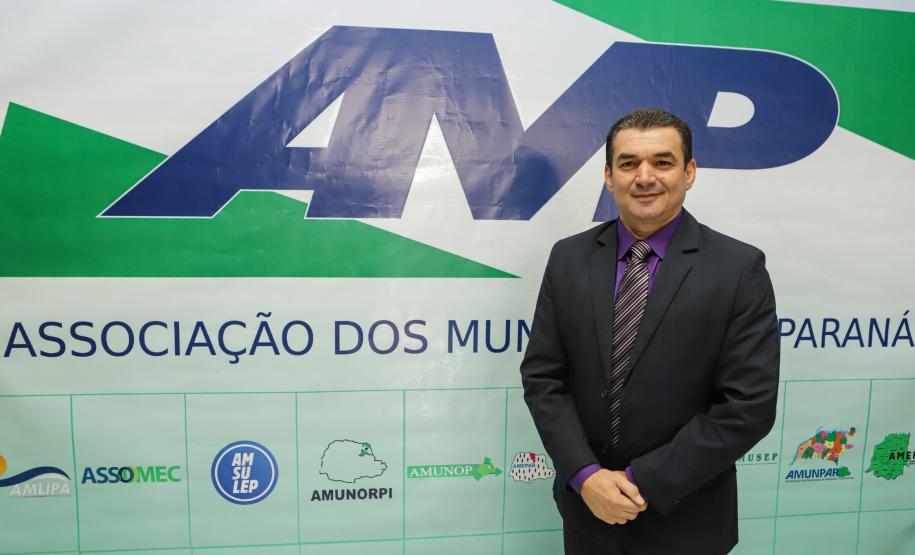 Governador destaca atuação conjunta entre Estado e municípios na posse da AMP