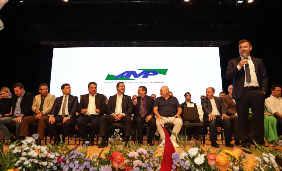 Governador destaca atuação conjunta entre Estado e municípios na posse da AMP