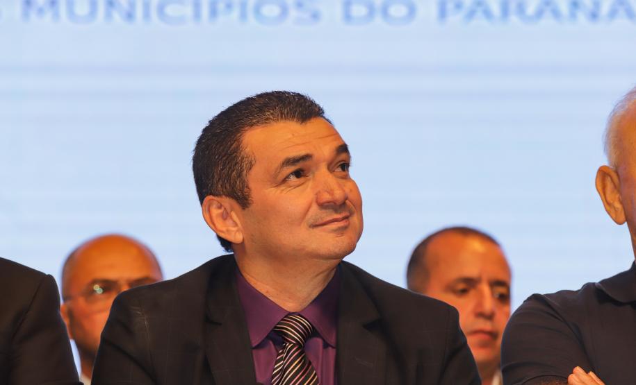 Governador destaca atuação conjunta entre Estado e municípios na posse da AMP