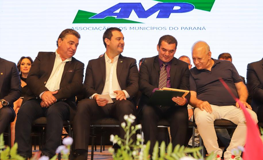 Governador destaca atuação conjunta entre Estado e municípios na posse da AMP
