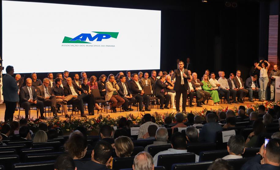 Governador destaca atuação conjunta entre Estado e municípios na posse da AMP