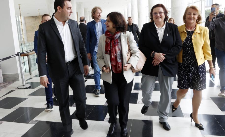 Governador recebe ministra da Saúde para debater fortalecimento da área no Paraná