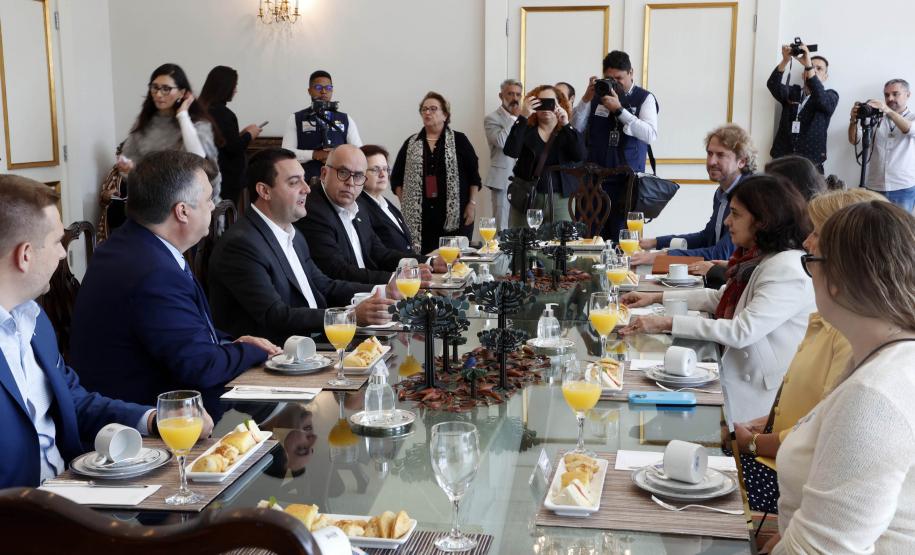 Governador recebe ministra da Saúde para debater fortalecimento da área no Paraná