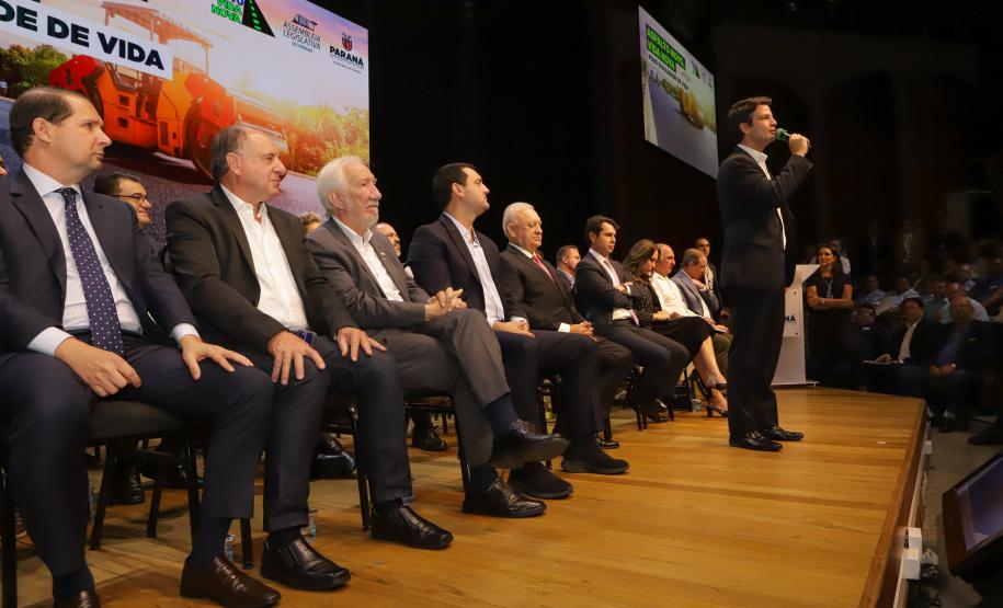 Novo programa de pavimentação deve gerar 9 mil empregos em cada ano de execução