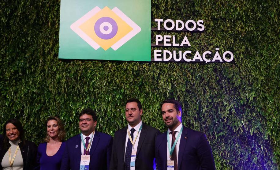 Governador apresenta ações que geraram salto do ensino público do Paraná em evento nacional