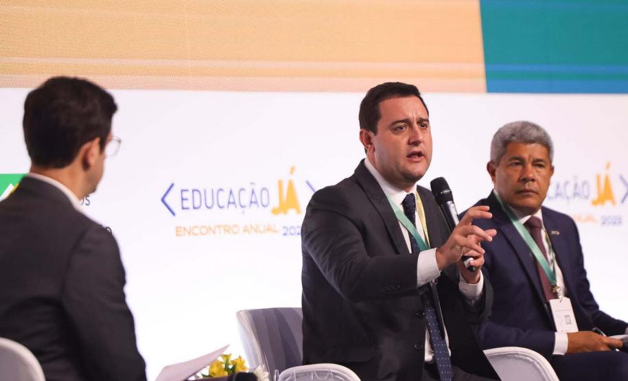 Governador apresenta ações que geraram salto do ensino público do Paraná em evento nacional