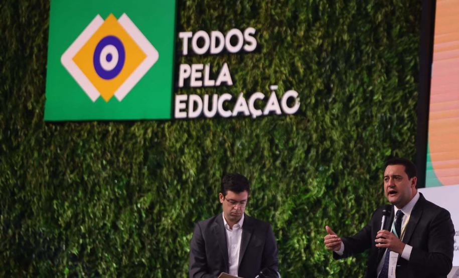 Governador apresenta ações que geraram salto do ensino público do Paraná em evento nacional