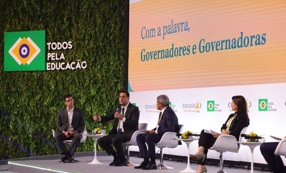 Governador apresenta ações que geraram salto do ensino público do Paraná em evento nacional