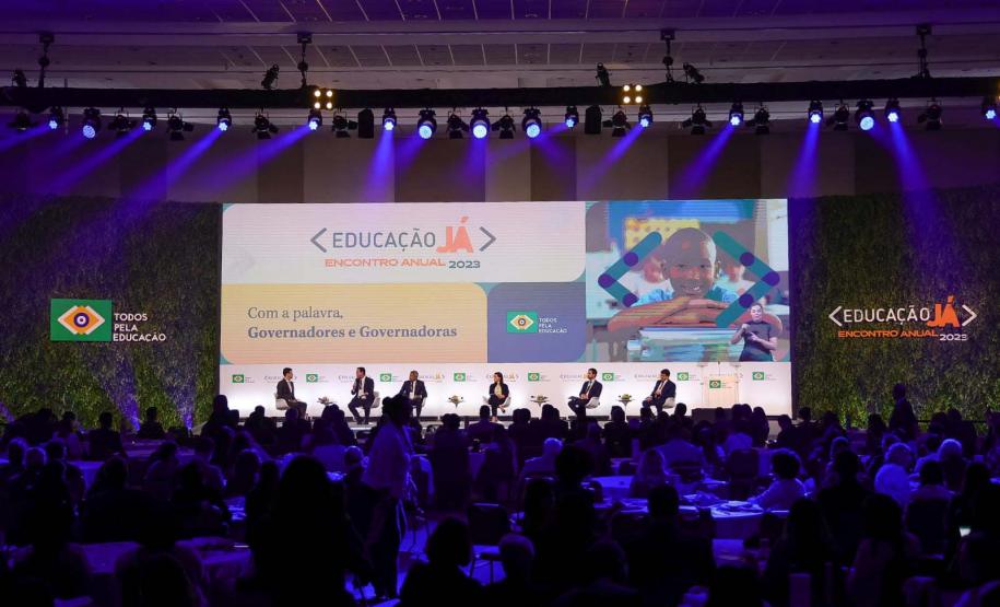 Governador apresenta ações que geraram salto do ensino público do Paraná em evento nacional