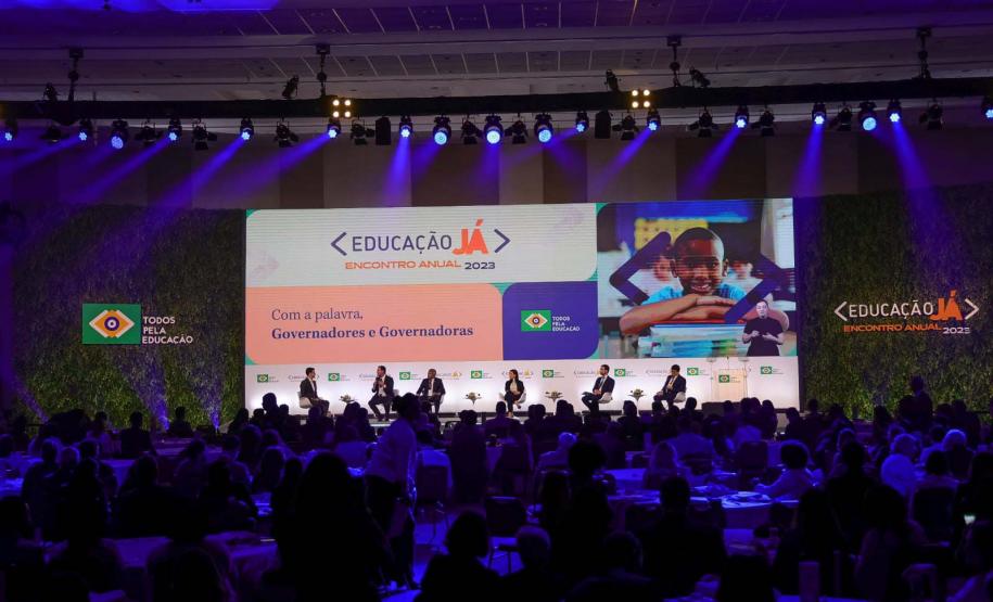 Governador apresenta ações que geraram salto do ensino público do Paraná em evento nacional