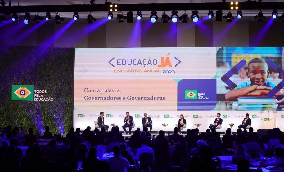 Governador apresenta ações que geraram salto do ensino público do Paraná em evento nacional