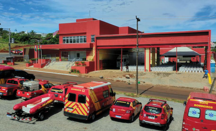 Governador inaugura sede do Corpo de Bombeiros e libera novos investimentos para Ivaiporã