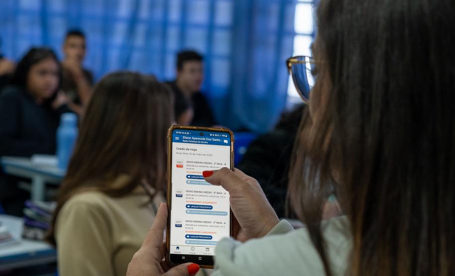 Tecnologia de reconhecimento facial na chamada chega a 1,6 mil colégios da rede estadual