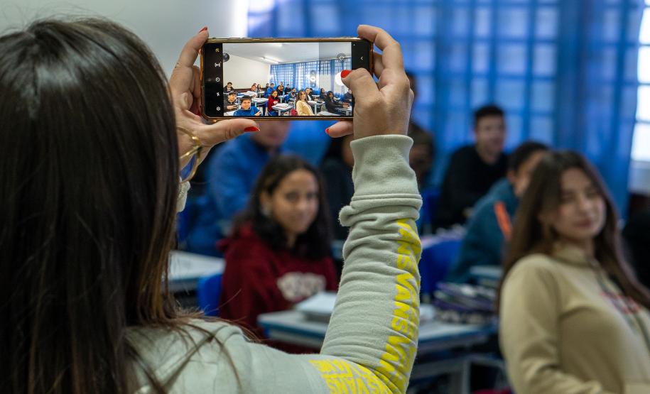 Tecnologia de reconhecimento facial na chamada chega a 1,6 mil colégios da rede estadual