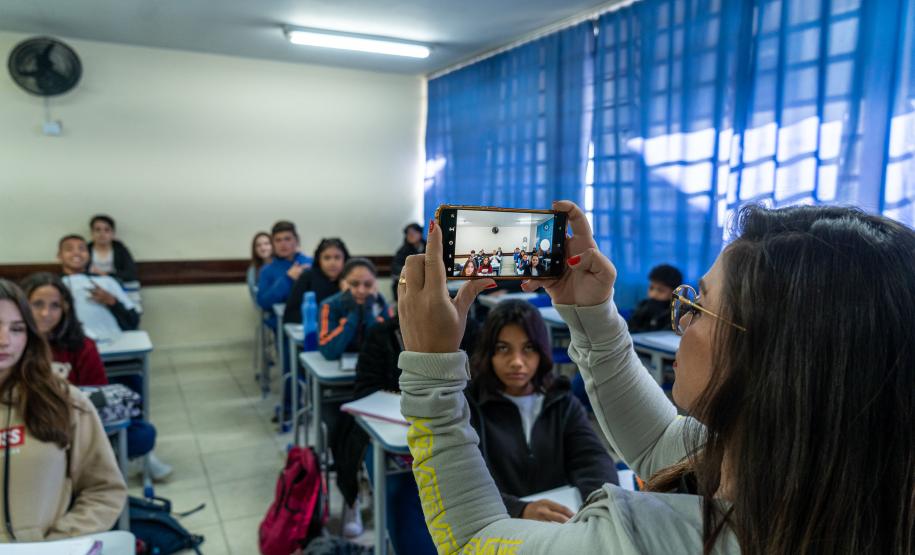 Tecnologia de reconhecimento facial na chamada chega a 1,6 mil colégios da rede estadual