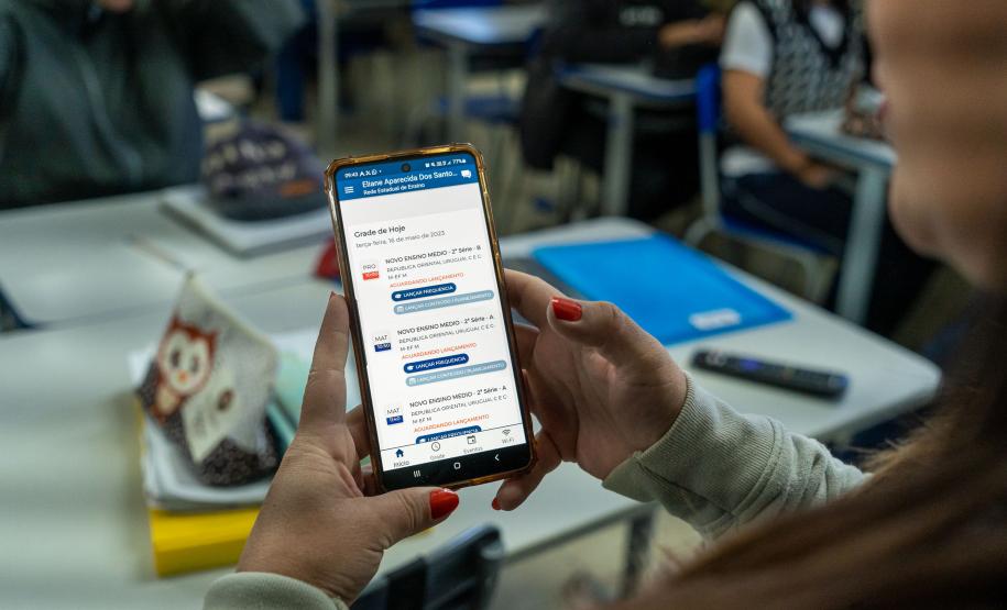 Tecnologia de reconhecimento facial na chamada chega a 1,6 mil colégios da rede estadual