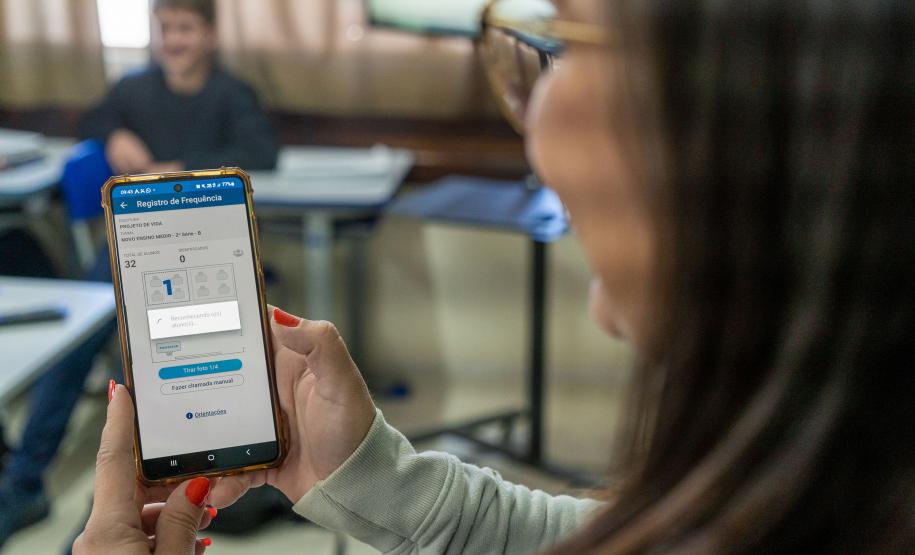 Tecnologia de reconhecimento facial na chamada chega a 1,6 mil colégios da rede estadual