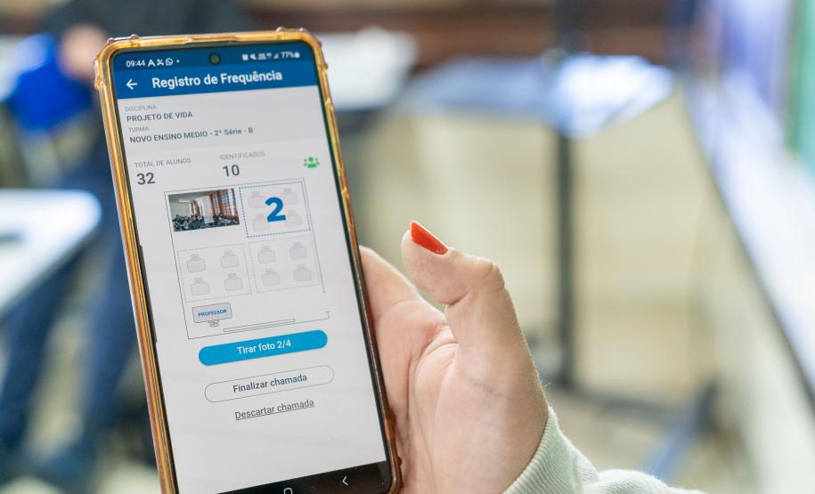 Tecnologia de reconhecimento facial na chamada chega a 1,6 mil colégios da rede estadual