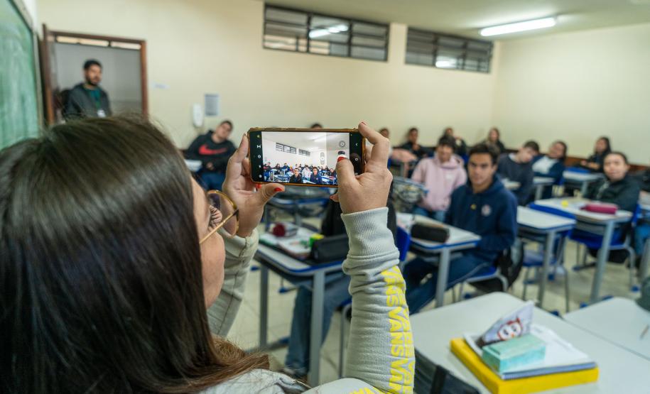 Tecnologia de reconhecimento facial na chamada chega a 1,6 mil colégios da rede estadual