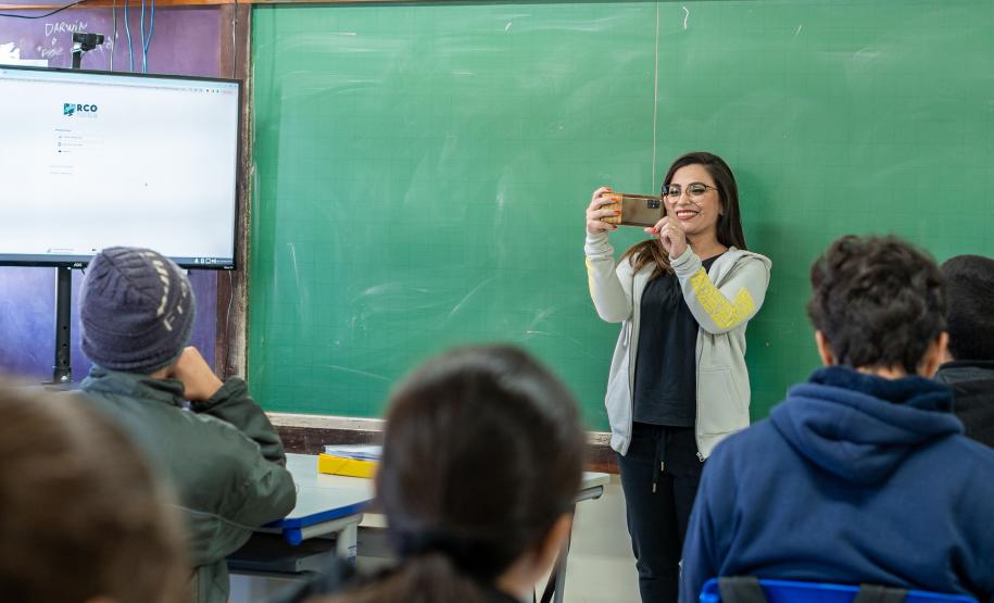 Tecnologia de reconhecimento facial na chamada chega a 1,6 mil colégios da rede estadual
