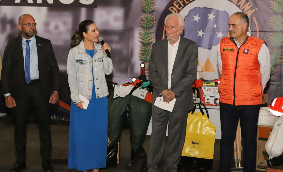 Piana entrega equipamentos para Bombeiros e "kits de resposta" a eventos climáticos para cidades