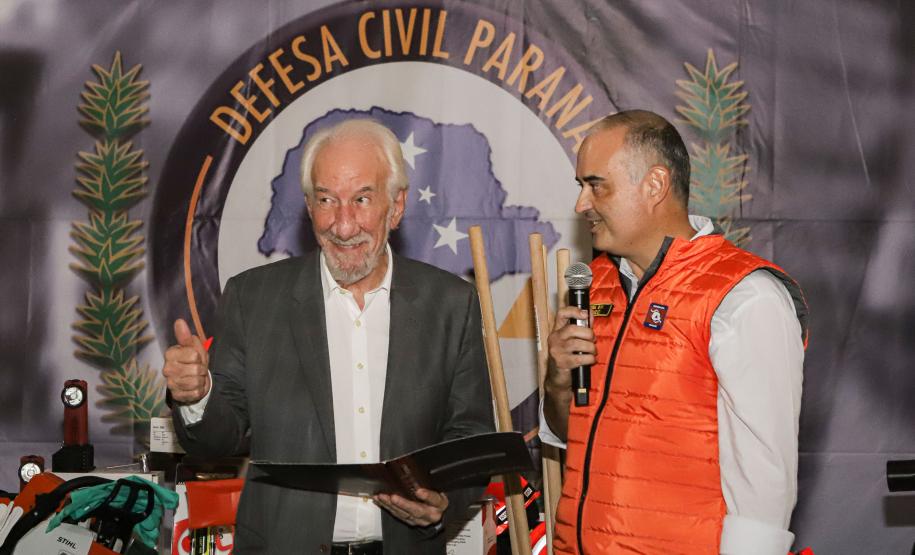 Piana entrega equipamentos para Bombeiros e "kits de resposta" a eventos climáticos para cidades