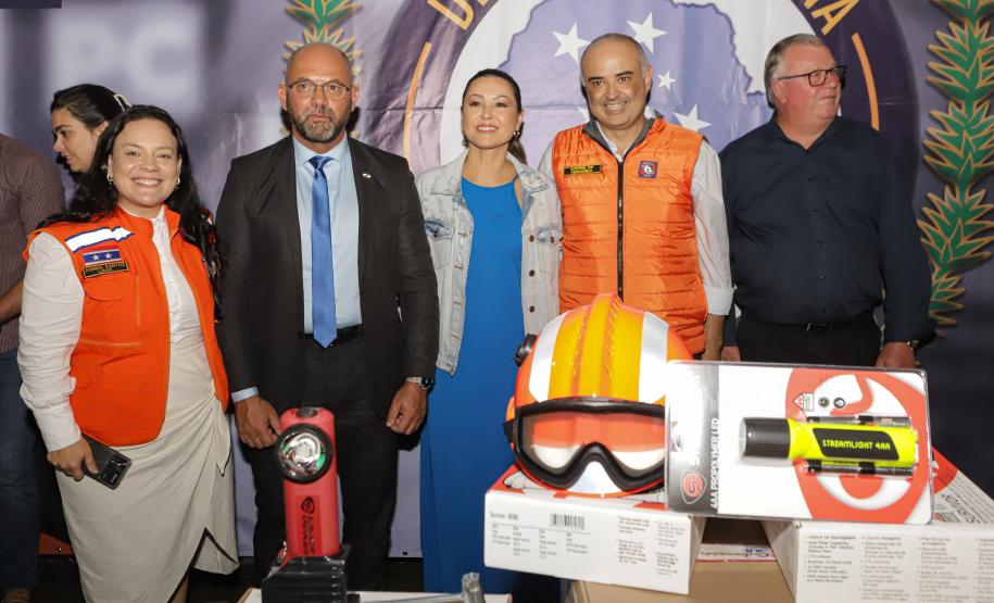 Piana entrega equipamentos para Bombeiros e "kits de resposta" a eventos climáticos para cidades