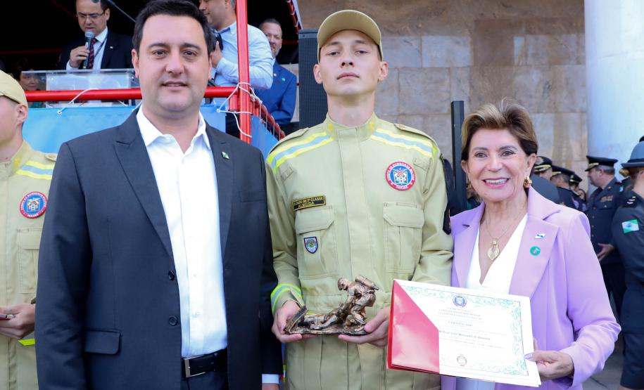 Maior contratação em dez anos: 419 bombeiros vão começar a atuar em todo o Paraná