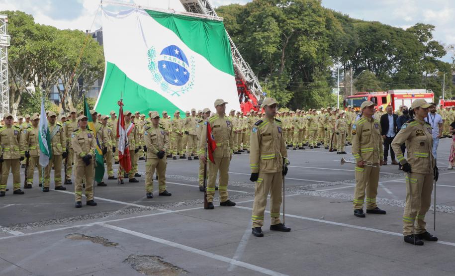 Maior contratação em dez anos: 419 bombeiros vão começar a atuar em todo o Paraná