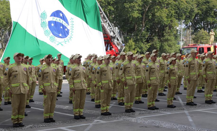 Maior contratação em dez anos: 419 bombeiros vão começar a atuar em todo o Paraná