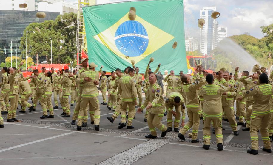 Maior contratação em dez anos: 419 bombeiros vão começar a atuar em todo o Paraná