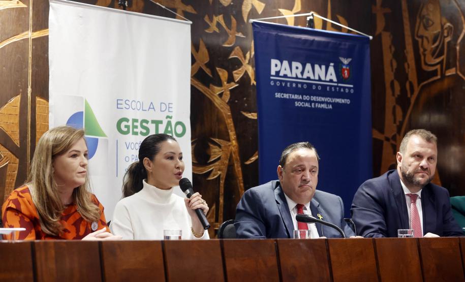 Governo lança programa que garante fraldas e absorventes a crianças e adolescentes