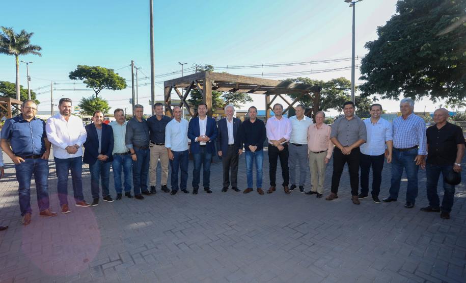 Piana inaugura obras de pavimentação, praças e anuncia novos investimentos para Jesuítas