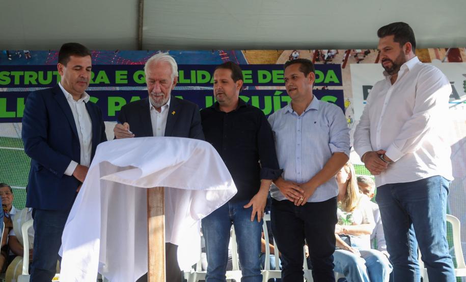 Piana inaugura obras de pavimentação, praças e anuncia novos investimentos para Jesuítas