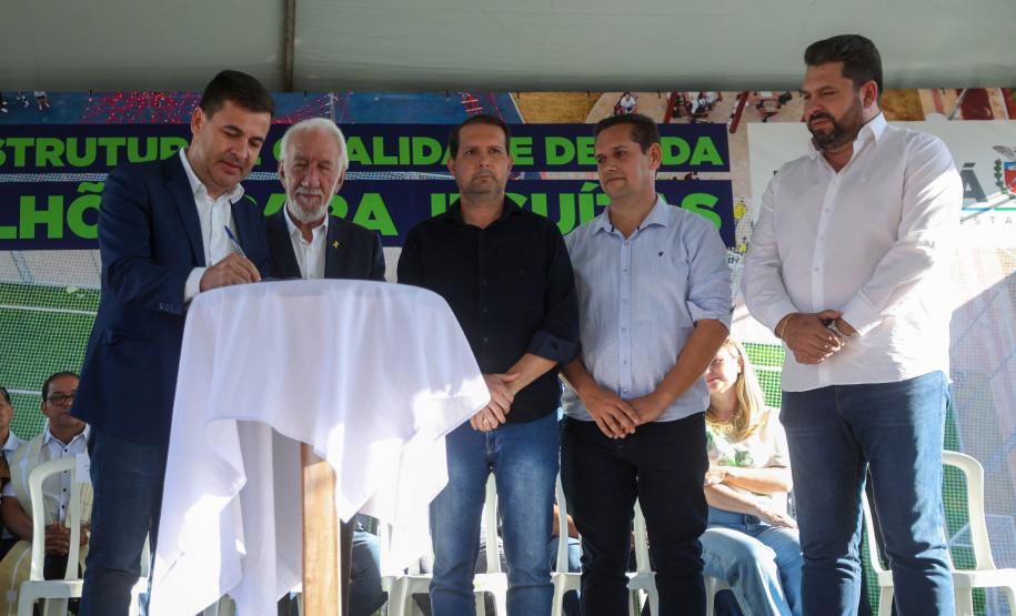 Piana inaugura obras de pavimentação, praças e anuncia novos investimentos para Jesuítas